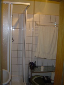 Another view of the bathroom.